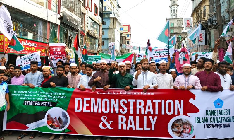 ফিলিস্তিনে ইসরায়েলের বর্বর হামলার প্রতিবাদে লক্ষ্মীপুরে শিবিরের বিক্ষোভ মিছিল